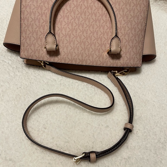 MICHAEL KORS PURSE - Picture 11 of 16